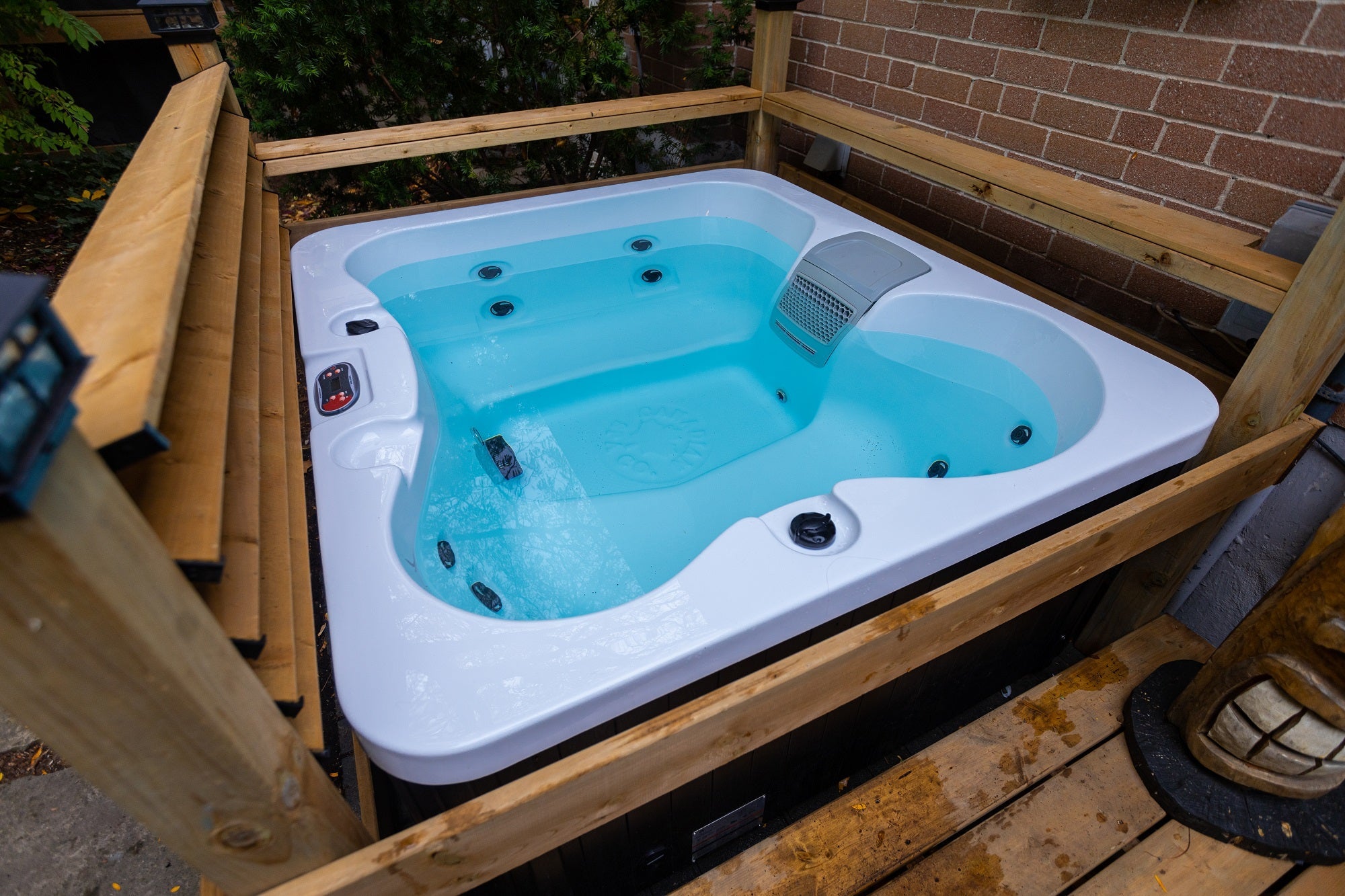 Canadian Spa Manitoba 2-4 Person Luxury Hot Tub - Fitness Recovery Lab